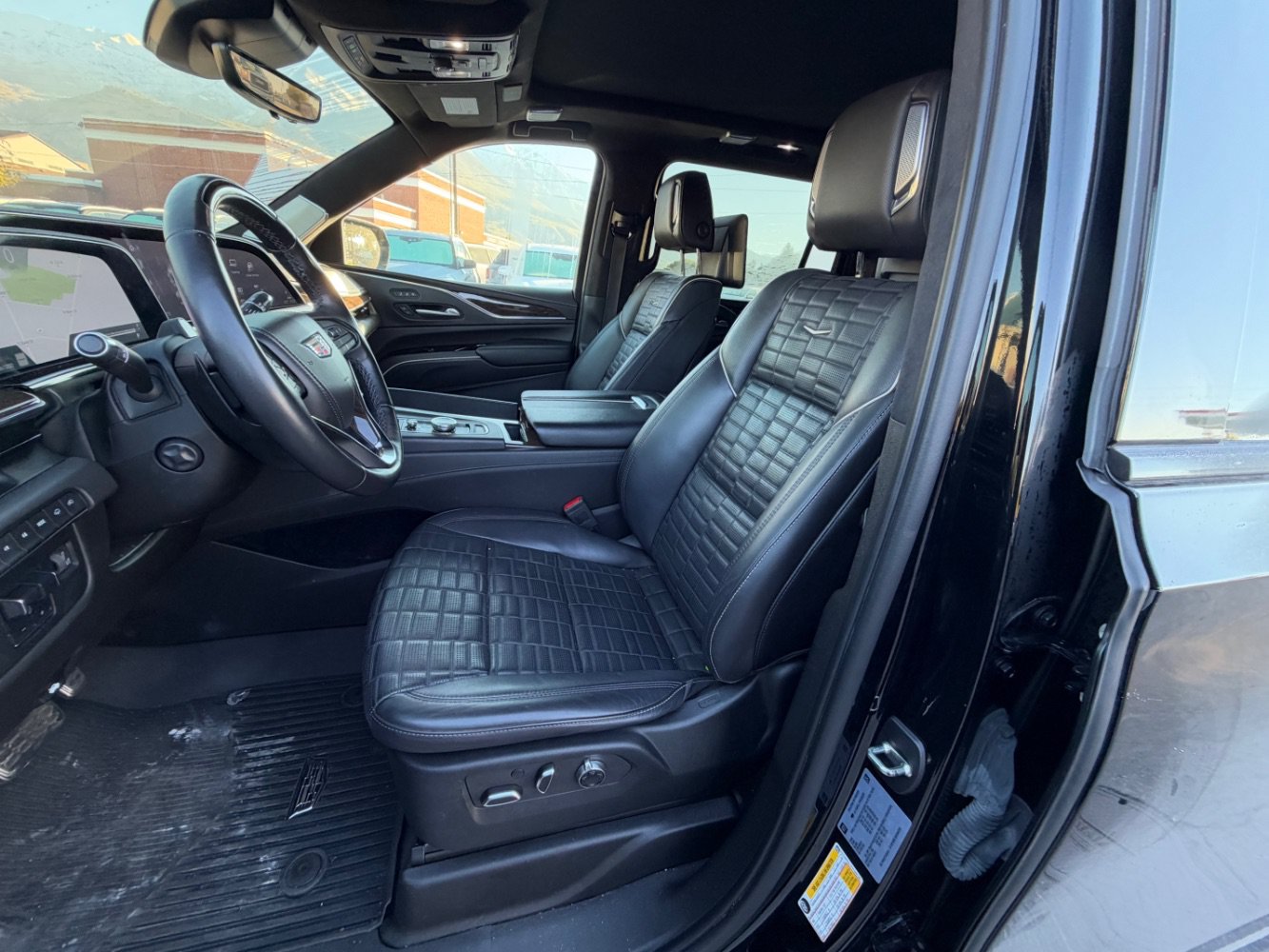 Used 2023 Cadillac Escalade ESV Sport Platinum w/ LPO, ONYX Package AWD/4WD image 17