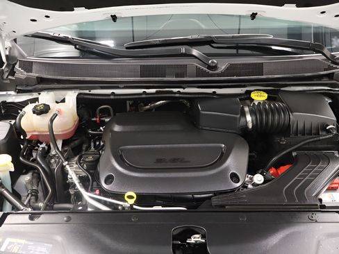 Certified 2023 Chrysler Pacifica Touring-L FWD image 24