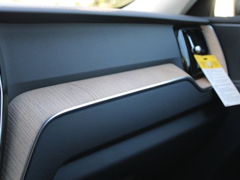 New 2026 Volvo XC60 B5 Plus w/ Protection Package Premier image 34