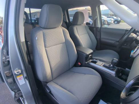 Used 2020 Toyota Tacoma SR5 AWD/4WD image 25
