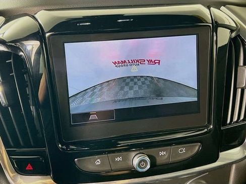 Used 2022 Chevrolet Traverse LT FWD image 18