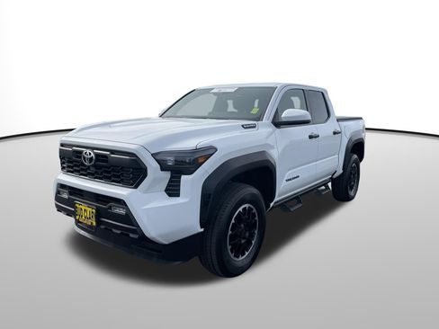 Certified 2024 Toyota Tacoma TRD Off-Road image 9