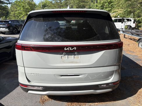 Used 2024 Kia Carnival EX FWD image 5