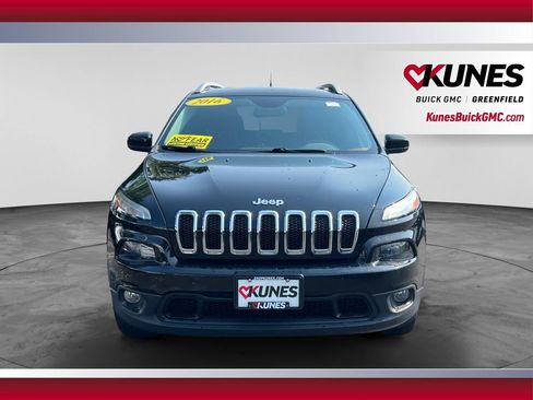 Used 2016 Jeep Cherokee Latitude w/ Cold Weather Group AWD/4WD image 3