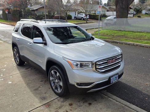 Used 2017 GMC Acadia SLT image 3