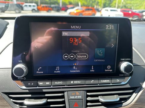 Used 2024 Nissan Altima 2.5 SV FWD image 17