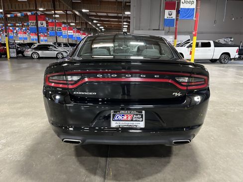 Used 2017 Dodge Charger R/T image 4