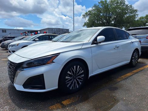 Used 2023 Nissan Altima 2.5 SV FWD image 1