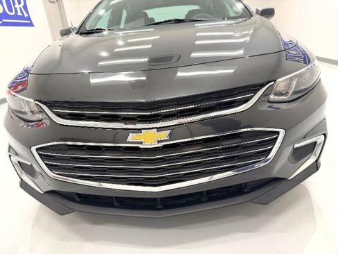 Used 2018 Chevrolet Malibu LS FWD image 15