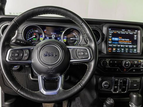 Used 2023 Jeep Wrangler Unlimited Sahara w/ Cold Weather Group AWD/4WD image 31