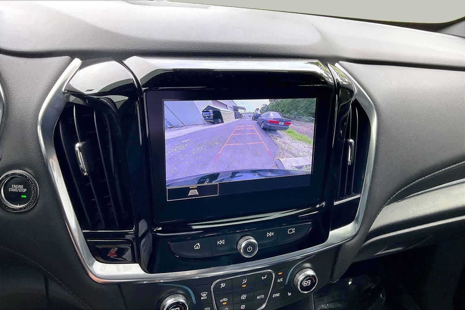 Used 2023 Chevrolet Traverse LT FWD image 21