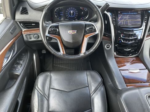 Used 2018 Cadillac Escalade ESV 4WD image 11