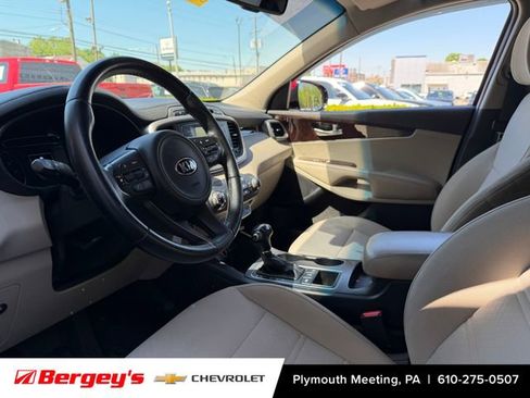 Used 2016 Kia Sorento AWD w/ LX Convenience Package image 3