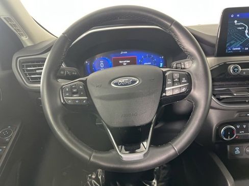 Used 2022 Ford Escape Titanium image 8