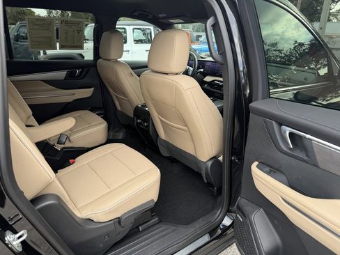 Used 2025 Buick Enclave Preferred w/ Power Package image 30