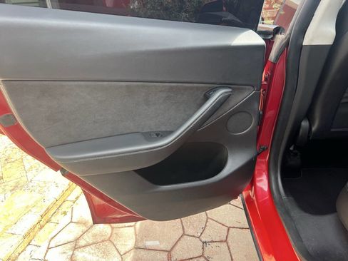 Used 2022 Tesla Model Y Long Range image 11