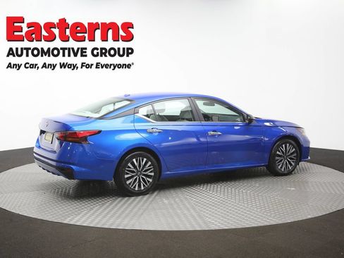 Used 2025 Nissan Altima 2.5 SV FWD image 41