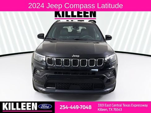 Used 2024 Jeep Compass Latitude AWD/4WD image 2