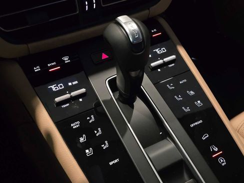New 2026 Porsche Macan AWD/4WD image 28