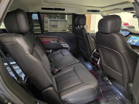 New 2025 Land Rover Range Rover Long Wheelbase SE image 13