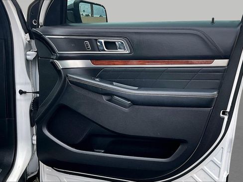 Used 2018 Ford Explorer Platinum image 15