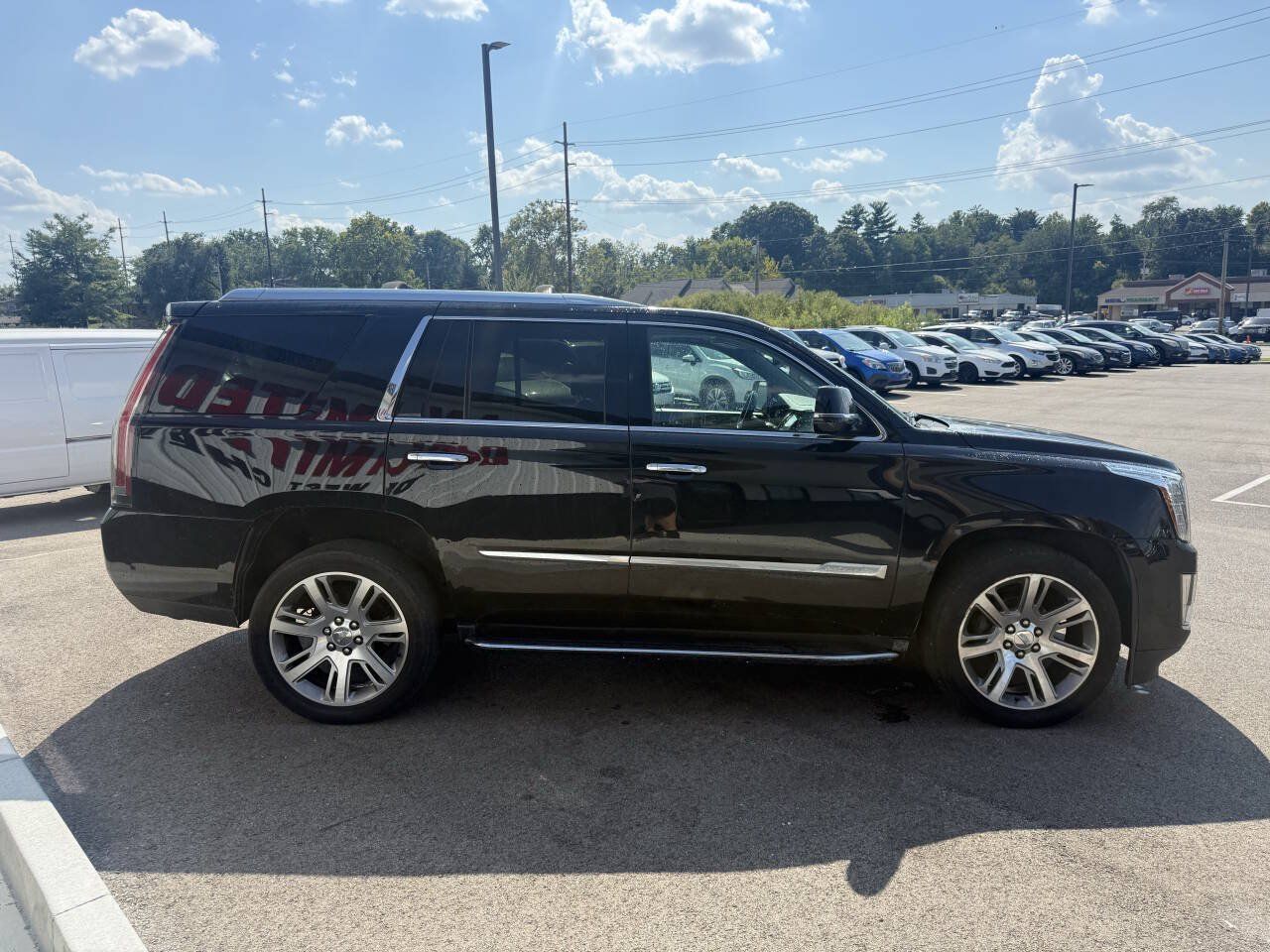 Used 2017 Cadillac Escalade Luxury AWD/4WD image 7