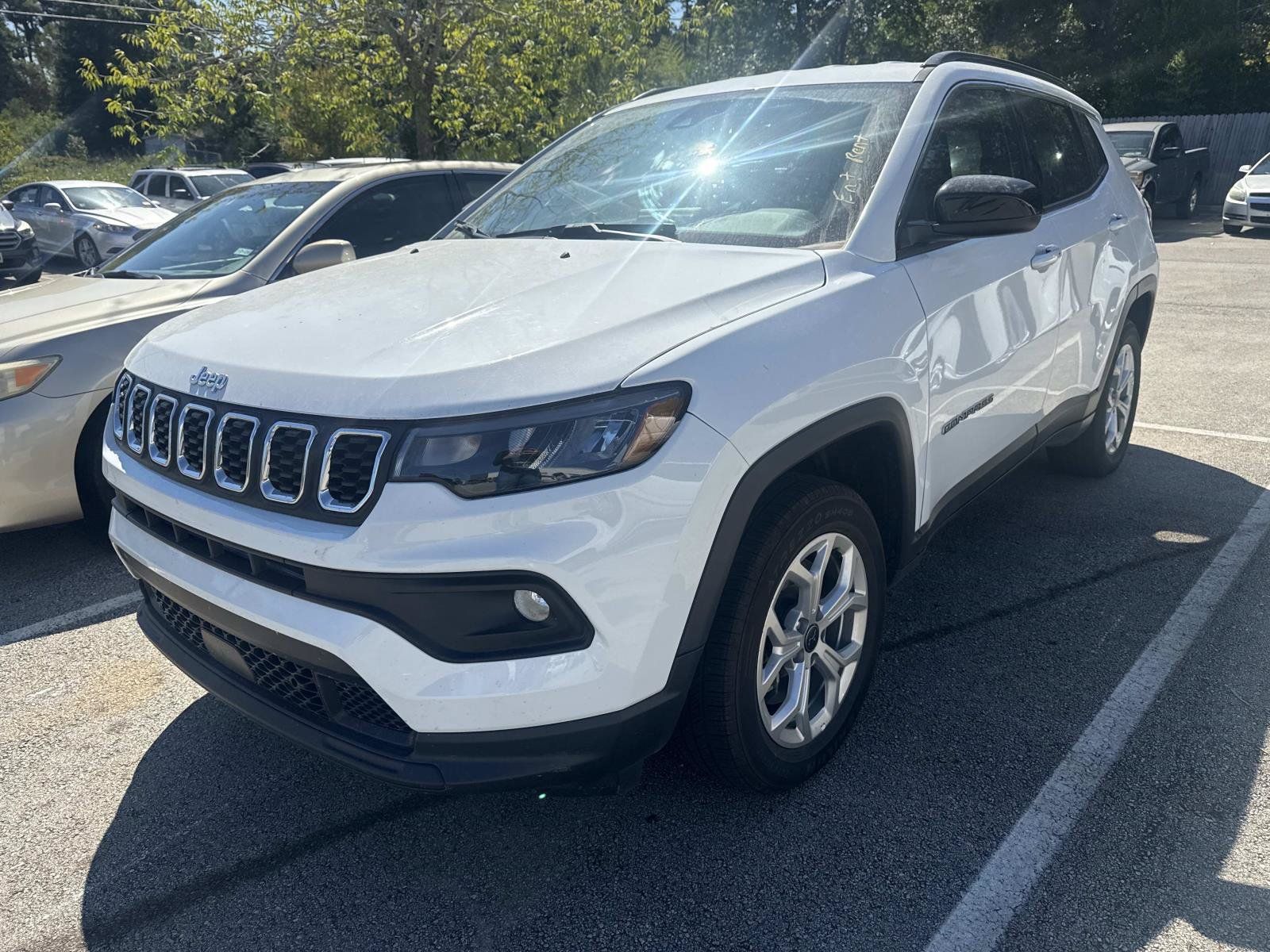 Used 2025 Jeep Compass Latitude AWD/4WD image 2