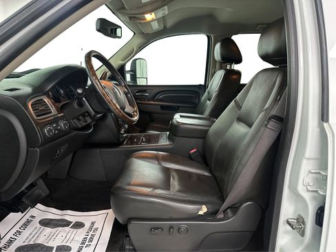Used 2013 GMC Sierra 2500 Denali w/ Suspension Package, Off-Road image 9