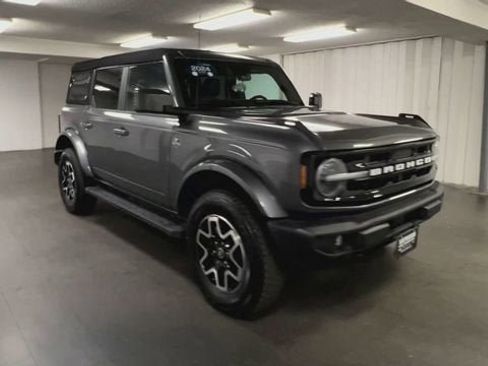Used 2024 Ford Bronco Outer Banks AWD/4WD image 2
