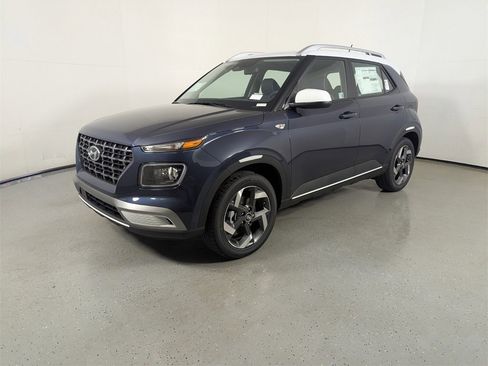 New 2025 Hyundai Venue Limited image 3