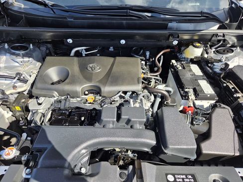 Used 2025 Toyota RAV4 XLE FWD image 31