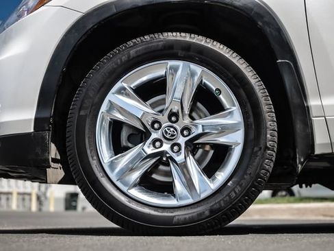 Used 2016 Toyota Highlander Limited FWD image 17
