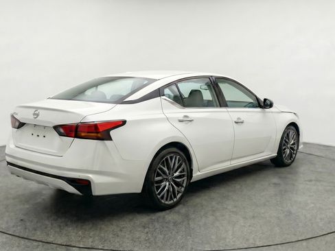 Used 2025 Nissan Altima 2.5 SV FWD image 9