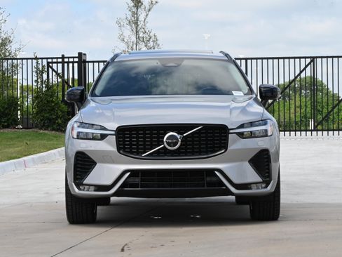 Used 2024 Volvo XC60 B5 Plus AWD/4WD image 3