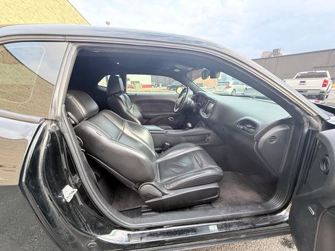 Used 2019 Dodge Challenger SXT w/ Plus Package image 8