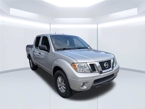 Used 2017 Nissan Frontier SV RWD image 3