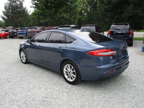 Used 2019 Ford Fusion SE FWD image 3