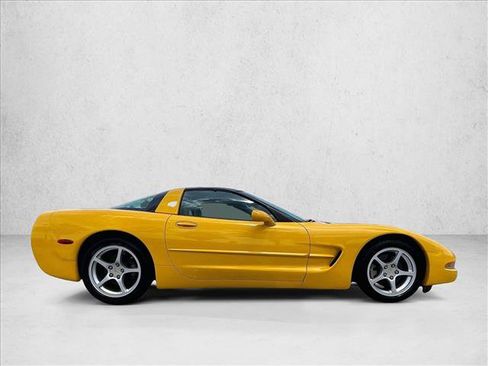 Used 2000 Chevrolet Corvette Coupe w/ Performance Handling Pkg RWD image 5
