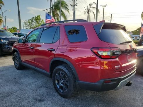 Used 2024 Honda Pilot TrailSport image 5