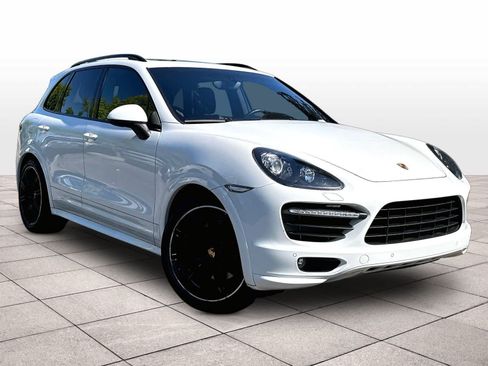 Used 2014 Porsche Cayenne GTS AWD/4WD image 2