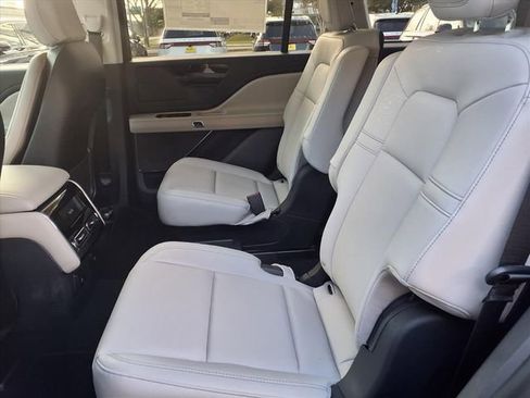 New 2026 Lincoln Aviator 2WD image 10