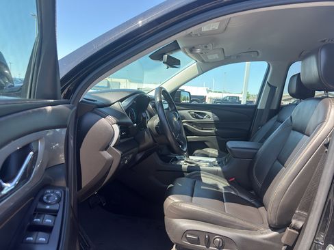 Used 2020 Chevrolet Traverse LT w/ LT Premium Package AWD/4WD image 12