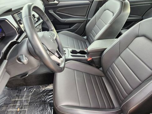 Used 2024 Volkswagen Jetta SE image 6