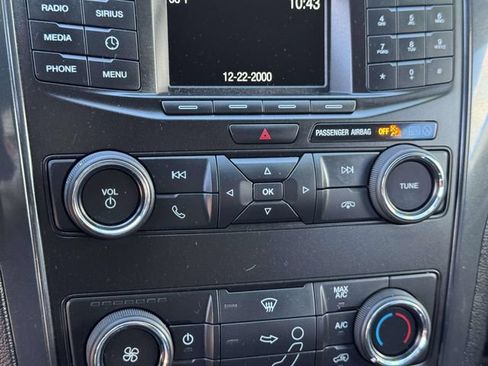 Used 2018 Ford Explorer XLT AWD/4WD image 27