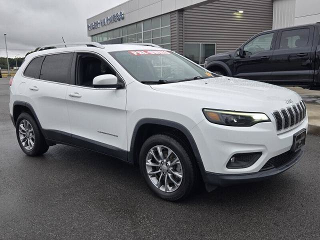 Used 2019 Jeep Cherokee Latitude Plus w/ Cold Weather Group AWD/4WD image 3