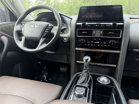 Used 2024 INFINITI QX80 Premium Select w/ Cargo Package AWD/4WD image 3