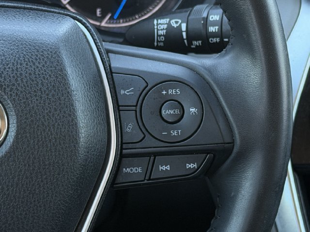 Used 2023 Toyota Venza LE AWD/4WD image 13