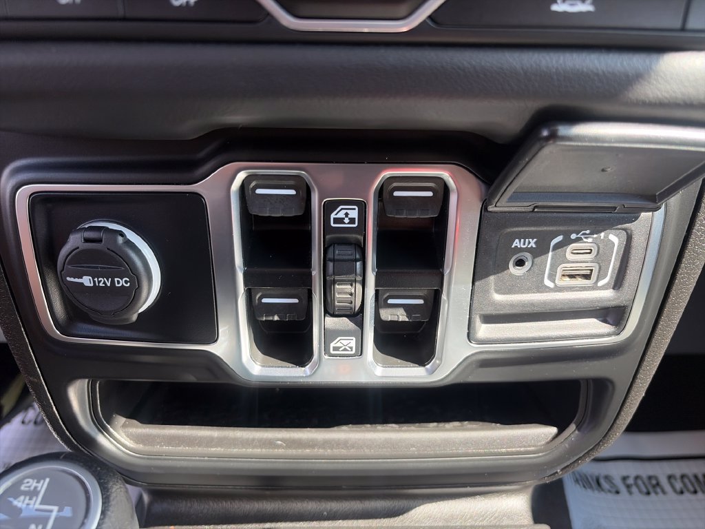 Used 2025 Jeep Wrangler Unlimited Sahara AWD/4WD image 34