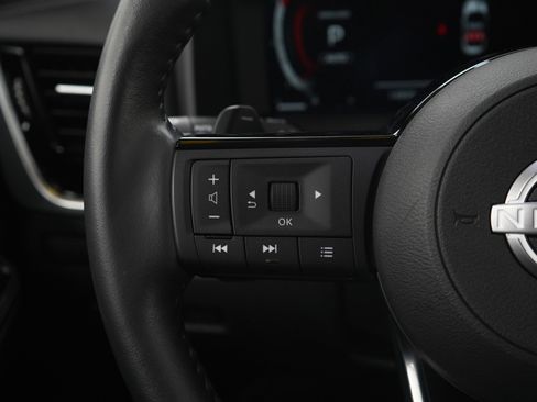 Used 2024 Nissan Rogue SL image 26