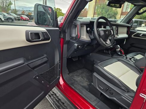 New 2026 Ford Bronco Outer Banks w/ Sasquatch Package AWD/4WD image 14